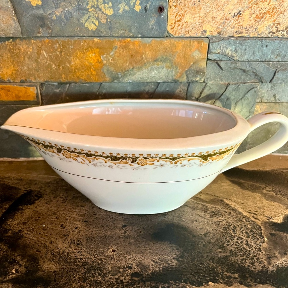 VTG Signature Queen Anne Gravy Boat Oval Green MCM Fine China Serving